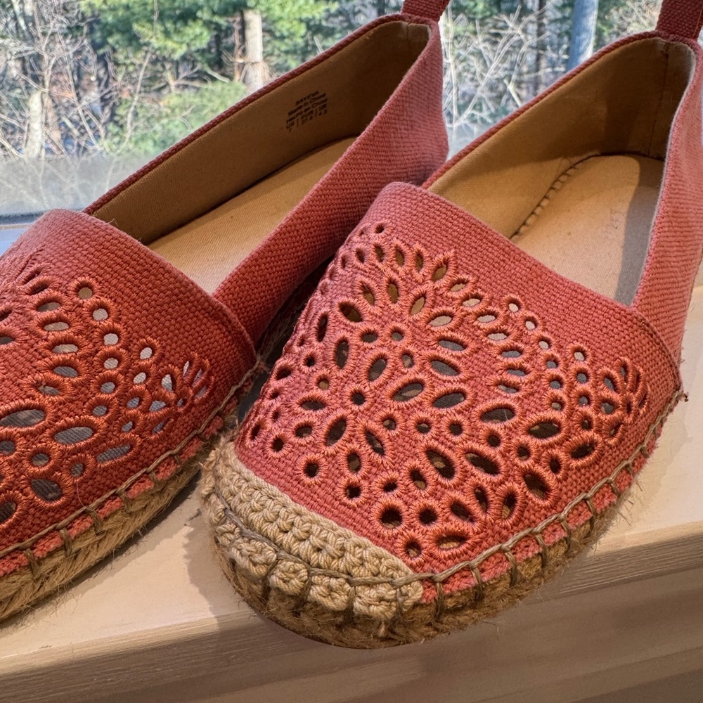 Kelly&Katie Sayeva summer espadrilles. Coral with cutout pattern. Like new - Picture 5 of 11